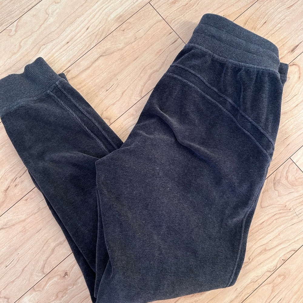 Lululemon Ready to Crush High-Rise
Velour Jogger